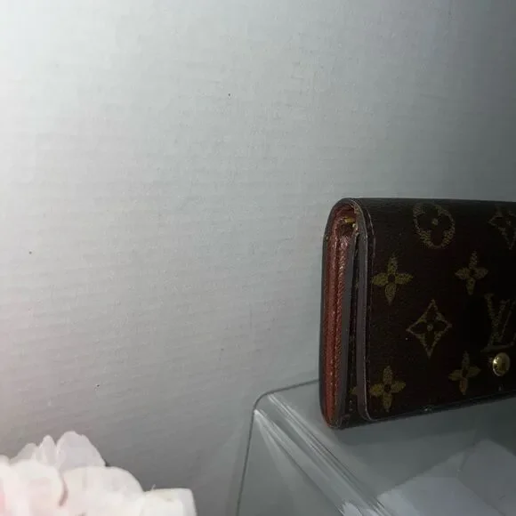Authentic Louis Vuitton Porte Monnaie
Billets Tresor - Picture 4 of 10